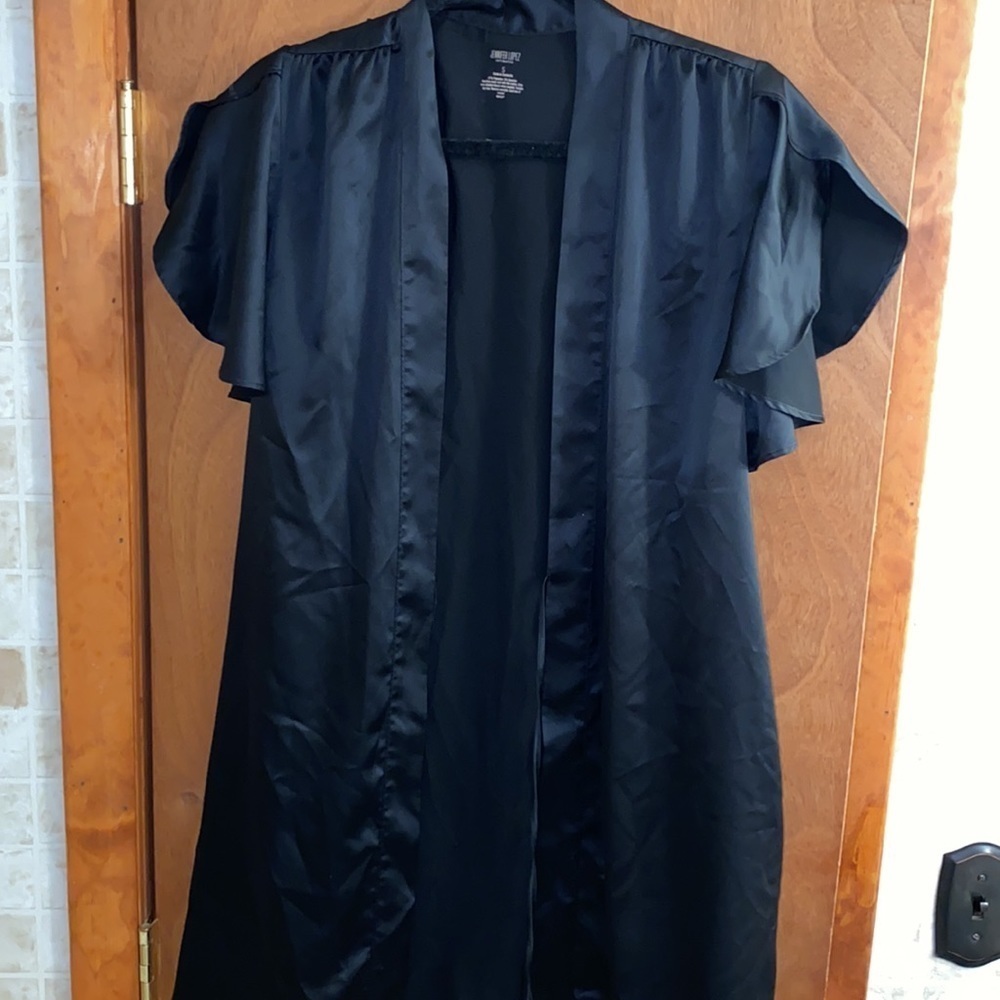 Robe - Picture 3 of 3